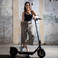 Pure Air 4 Pro Trottinette - Puissance 900W | Batterie 9.6Ah | Vitesse 15.5mph | Autonomie 25mi